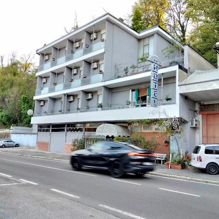 伦巴第大区酒店 塞维索 外观 照片