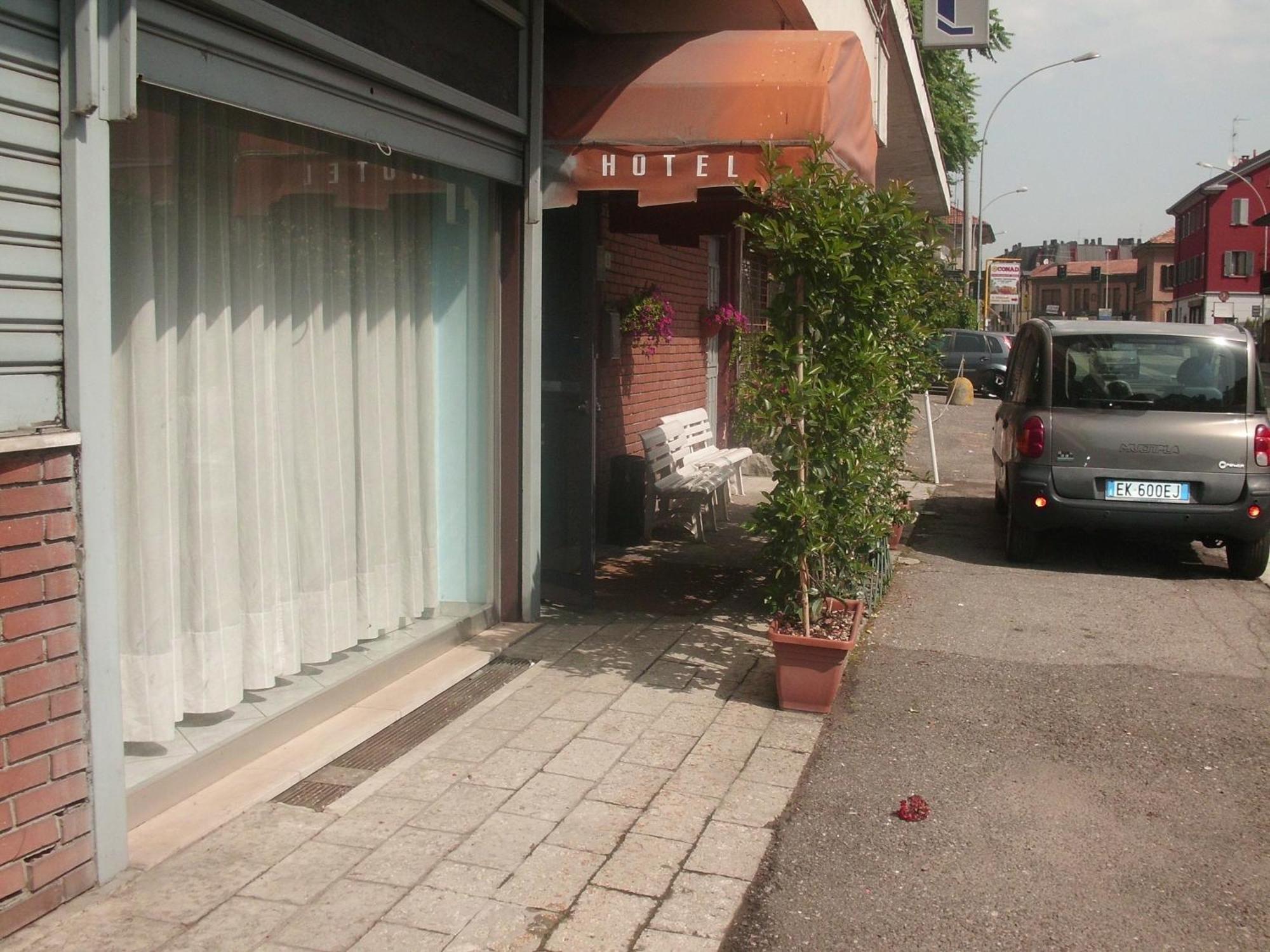 伦巴第大区酒店 塞维索 外观 照片