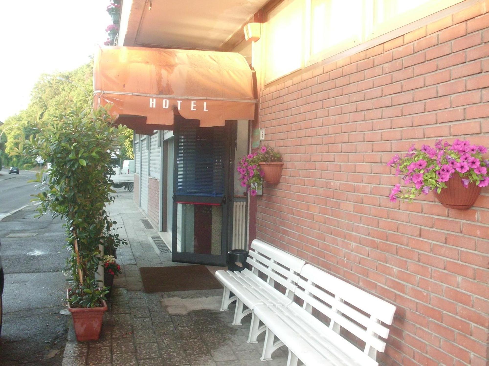 伦巴第大区酒店 塞维索 外观 照片