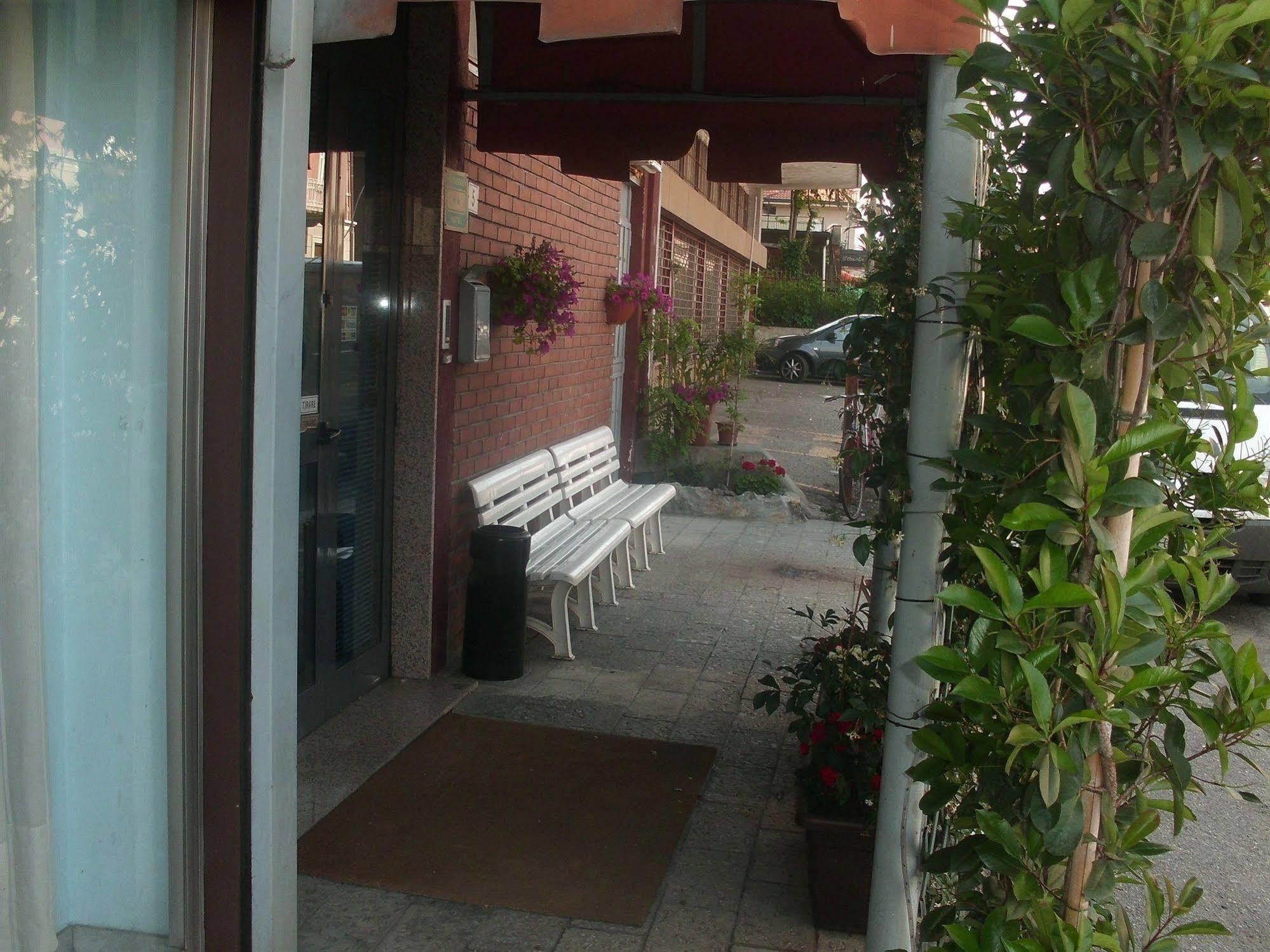 伦巴第大区酒店 塞维索 外观 照片